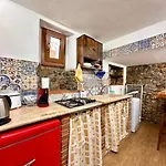 Stonehouse Apartament
