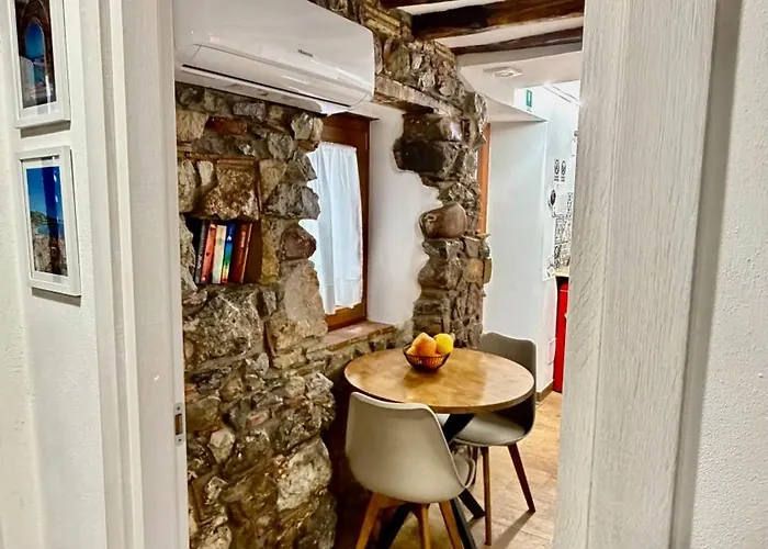 Stonehouse Apartament