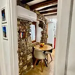 Stonehouse דירה