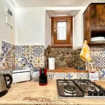 Stonehouse * צ'פאלו