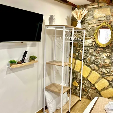Апартаменти Stonehouse Чефалу