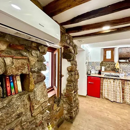 Stonehouse Апартаменти Чефалу