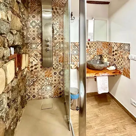 Апартаменти Stonehouse