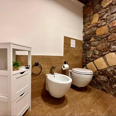 Stonehouse Apartman *