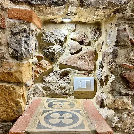 Stonehouse Апартаменти *