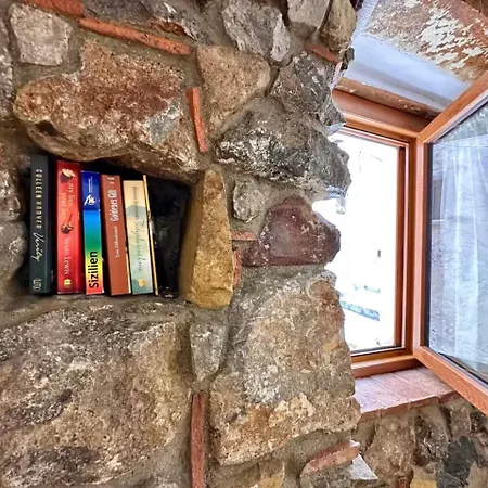 Stonehouse * Чефалу