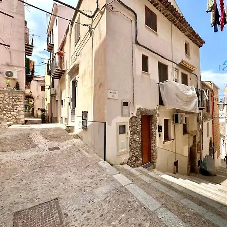 Stonehouse Apartman *