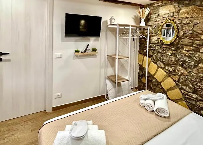 Stonehouse Apartman *