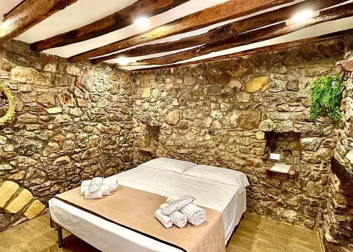 Daire Stonehouse Cefalù